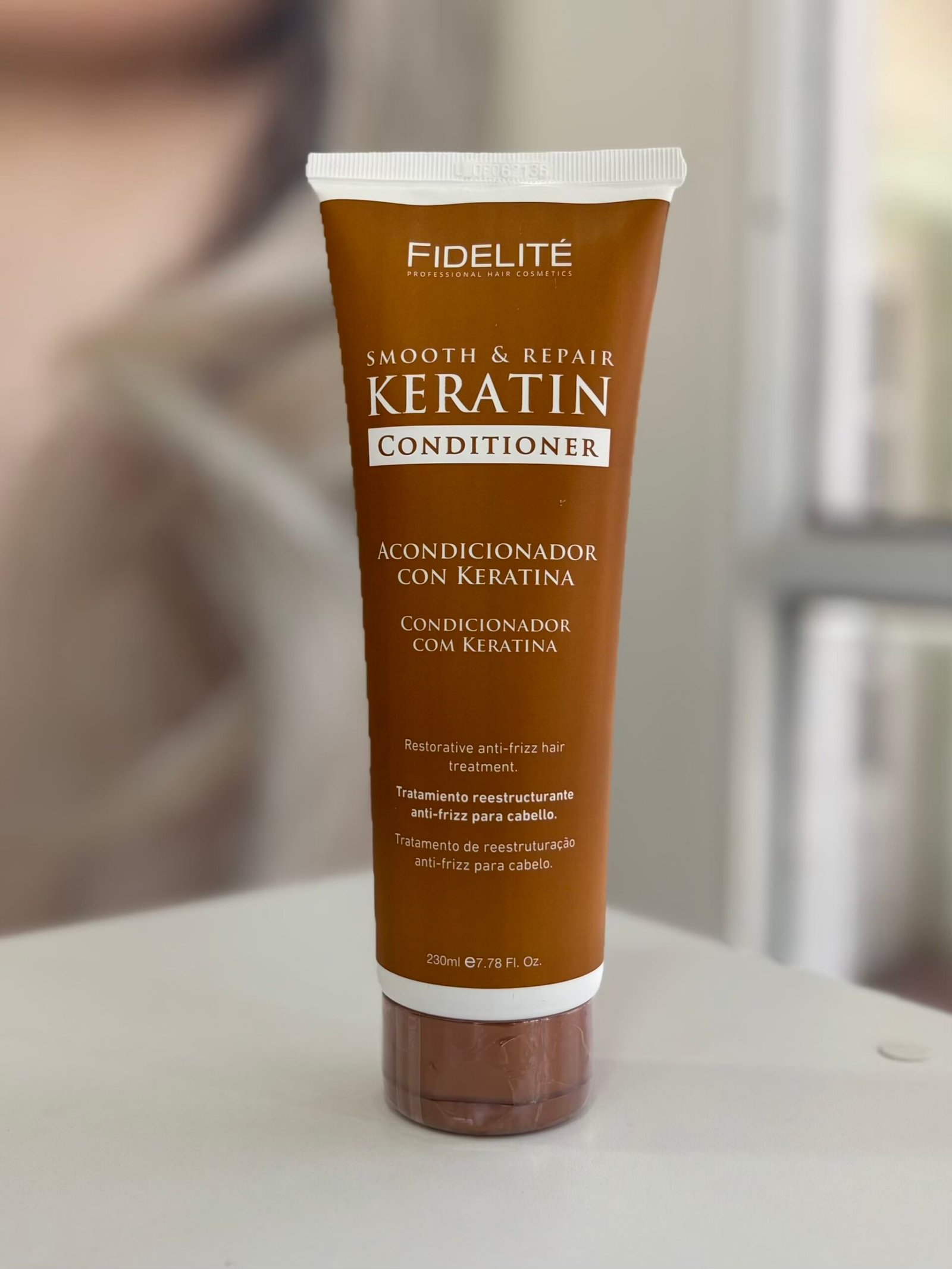 ACONDICIONADOR DE KERATINA EN POMO - 230 ml.