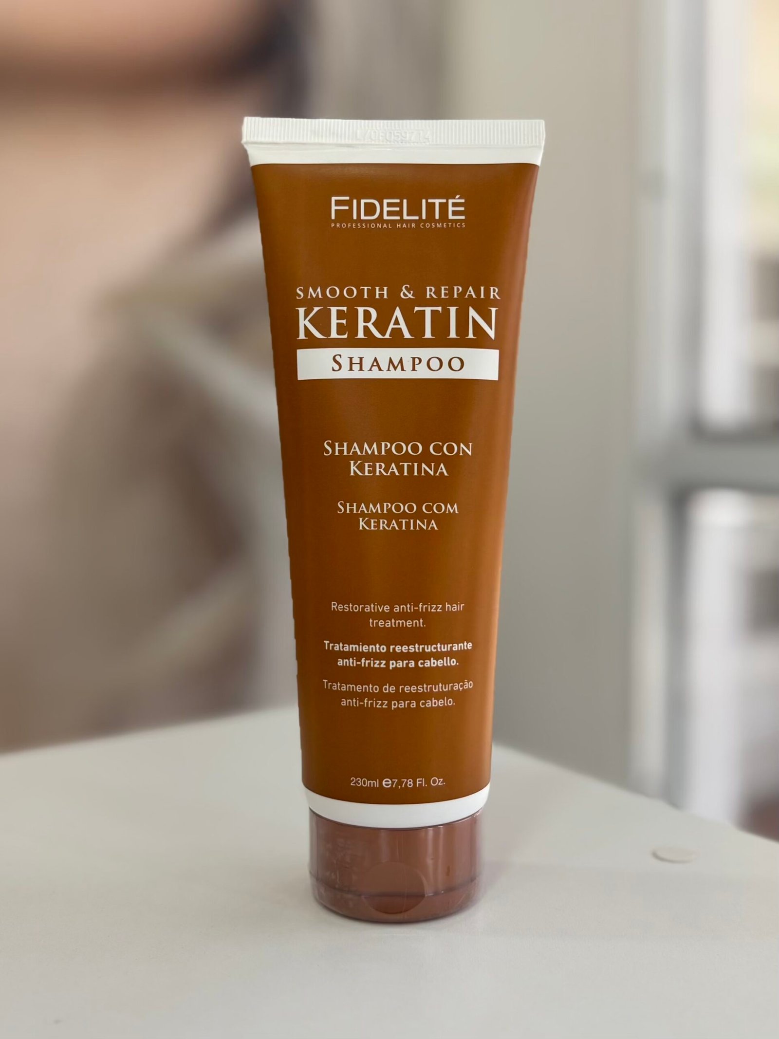 SHAMPOO DE KERATINA EN POMO - 230 ml.